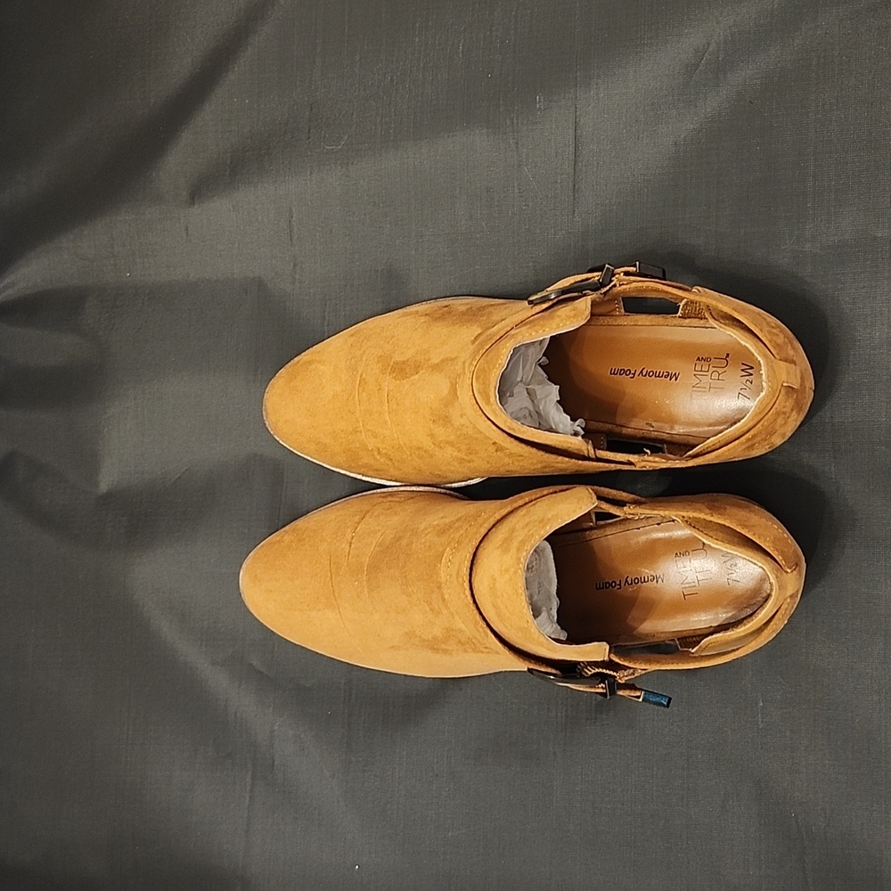 Time And Tru Memory Foam Cut-Out Design Embellish… - image 6